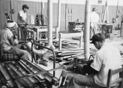 シナノ（佐久市）は、竹を材料にスキーストックを生産していた(1940~50年代)