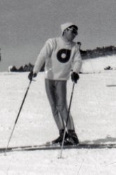 1968年、開校初年度。ジェレンク提供のセーターの写真